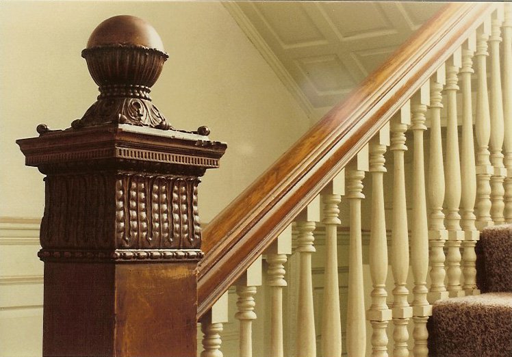 Hinkle-Murphy House, 1886 619 South 10th Street Minneapolis, Minnesota Architect: William Channing Whitney 1st FL middle foyer: The main stairway newel post. CDT snapshot: August 10, 1984
