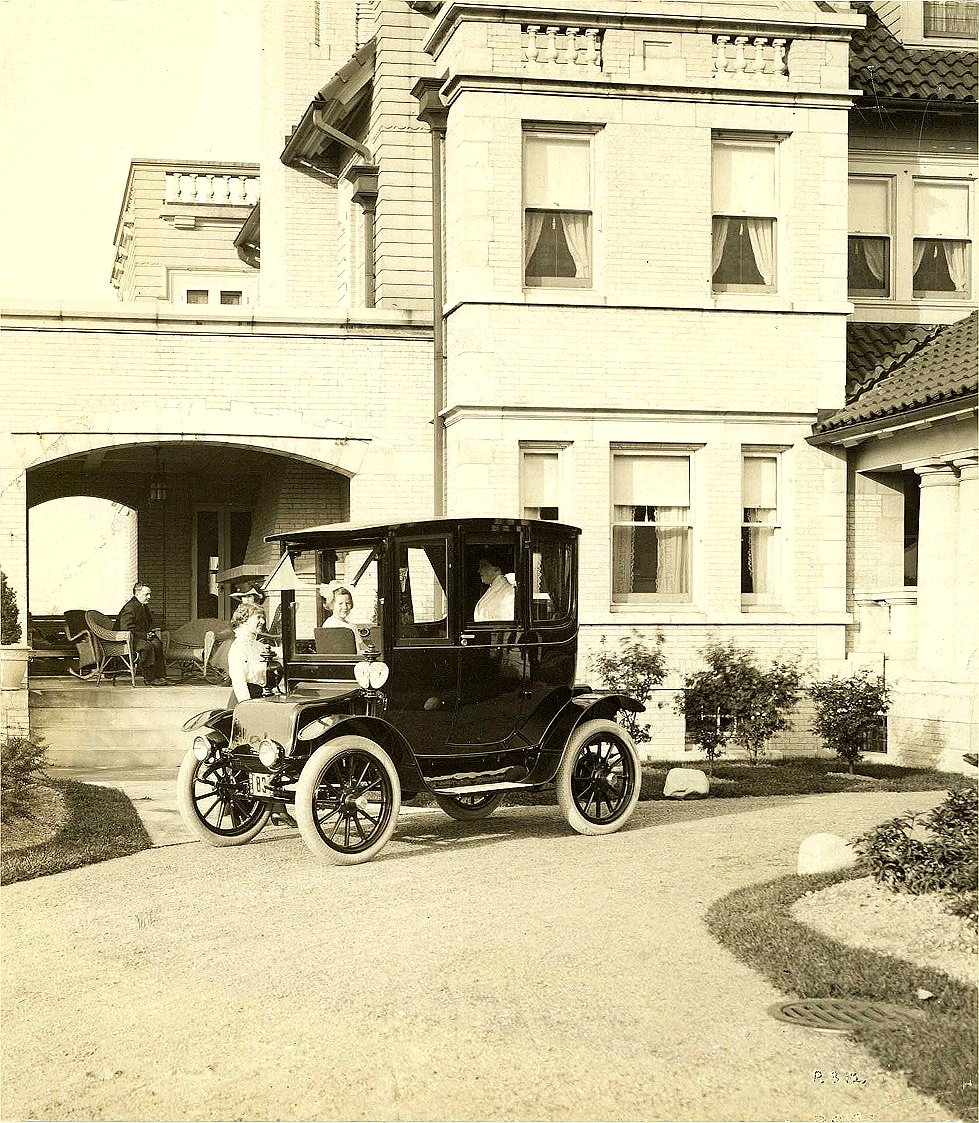 1912 ca. BAKER Electric Brougham? Real photograph 6.5″x7.25″ CULVER PICTURES, INC. New York, New York