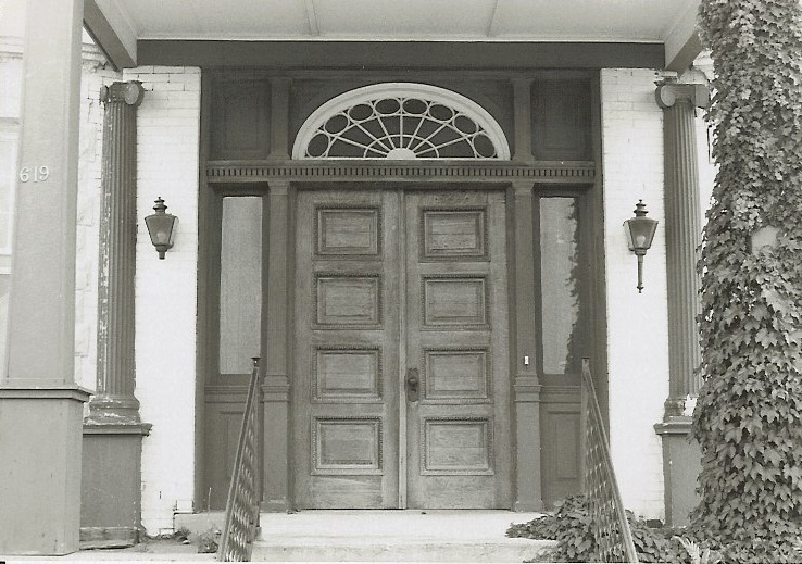 Hinkle-Murphy House, 1886 619 South 10th Street Minneapolis, Minnesota Architect: William Channing Whitney Exterior: Looking at the front doors. CDT B & W snapshot: ca. Summer 1984