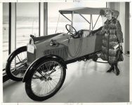 1910 CYCLE CAR A Tourist Mrs. Marvin Grossman, examines 1910 Cycle car, with tandem seat arrangement 10″×8″ Front