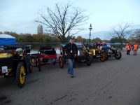2019 11 3 Sunday 2019 London to Brighton Run 1903 starting line up and JCB 236 a 1903 NATIONAL Electric, 219 a 1903 DARRACQ 2-cyl, 233 a 1903 DAIMLER 4-cyl
