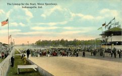 1911 ca. Indy 500 The Lineup for the Start Motor Speedway Indianapolis Ind May 12, 1912 postcard front