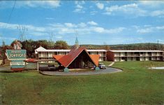 1955 ca. HOWARD JOHNSON’S MOTOR LODGE King of Prussia, PENNA postcard front