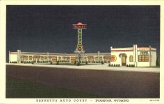 1940 ca. BENNETTS AUTO COURT Evanston, WYO postcard front