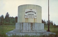 1960 ca. THE MAMMOTH CHEESE PERTHONT, ONTARIO CANADA postcard front