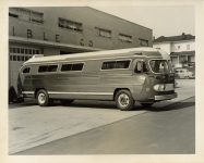 1950 ca. Laud Crusier hospital bus exterior view right THE FLXIBLE COMPANY B52-149 7.25″×9″ photo front 1