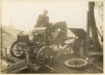 1909 ca. MAXWELL maybe old car used for something behind factory 7″×5″ factory photo Geo