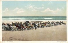 1907 ca. THE LINE UP race on a beach 9141 postcard front