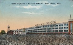 1916 9 25 Detroit, MICH 12,000 Employees at Ford Motor Co. Plant postcard front