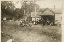 1906 Vanderbilt Race Louis Wagner winner rounding corner where accident occured in a Darracq Brown Bros. 7″×4.75″ photo front