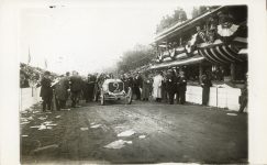 1906 Vanderbilt Cup Race Heath starting George Heath started 2nd in a blue 120 hp Panhard Brown Bros. 8″×5″ photo front