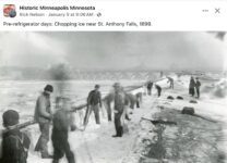 1899 Minneapolis, MN Cutting ice on Mississippi FB
