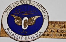 1911 ca. BERGDOLL radiator badge detail screenshot UP